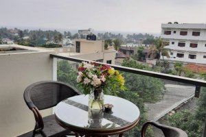 SHORT LET- APARTMENT. MOUNT LAVANIA 